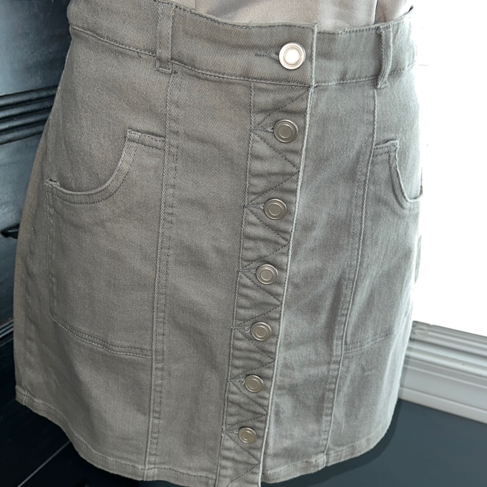 NWT Altar'd State Button-Front Mini Skirt in Gray Size Medium
